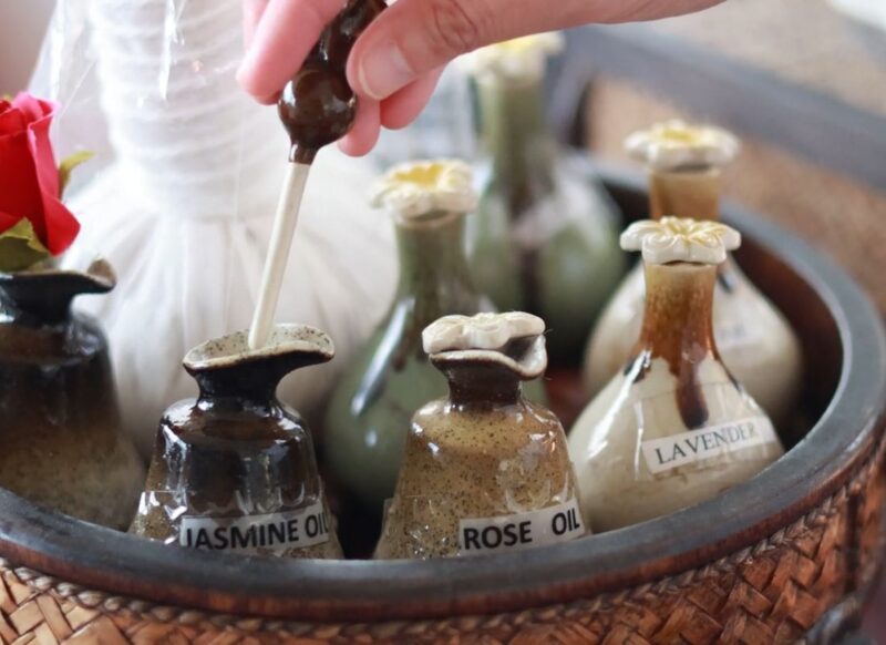 prikaz različitih esencijalnih ulja u činiji